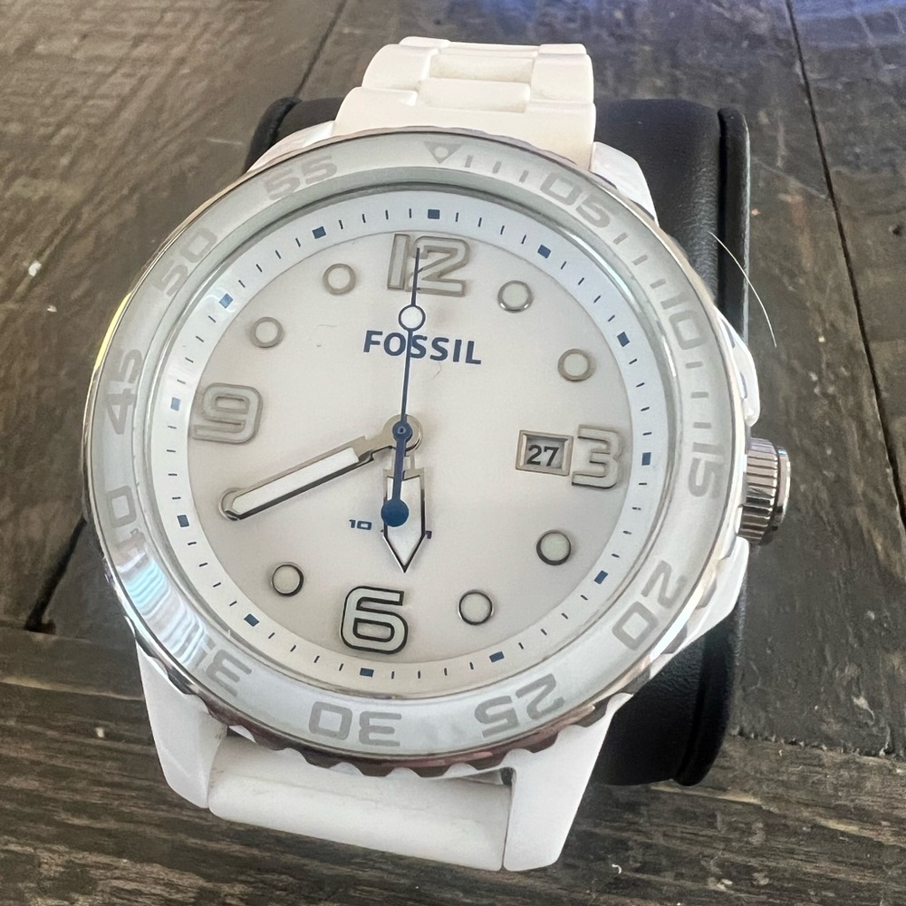 FOSSIL CE 5009 WHITE CERAMIC CASE SILICONE BAND BLUE DIAL ACCENTS